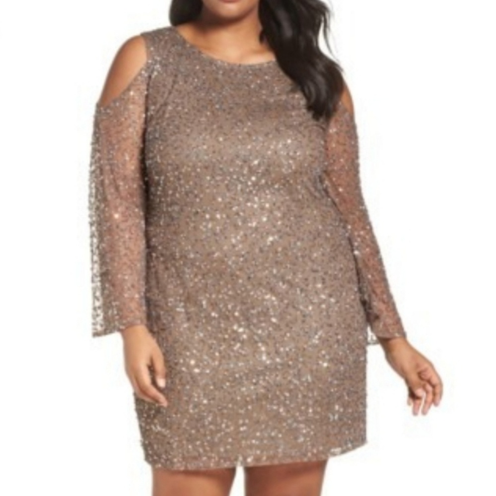 Pisano Nights Beaded Cold Shoulder Shealth in Moch